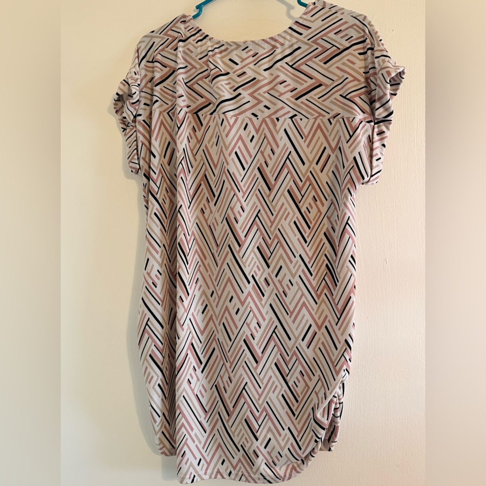 Geometric Patterned Women's Top - Picture 6 of 7